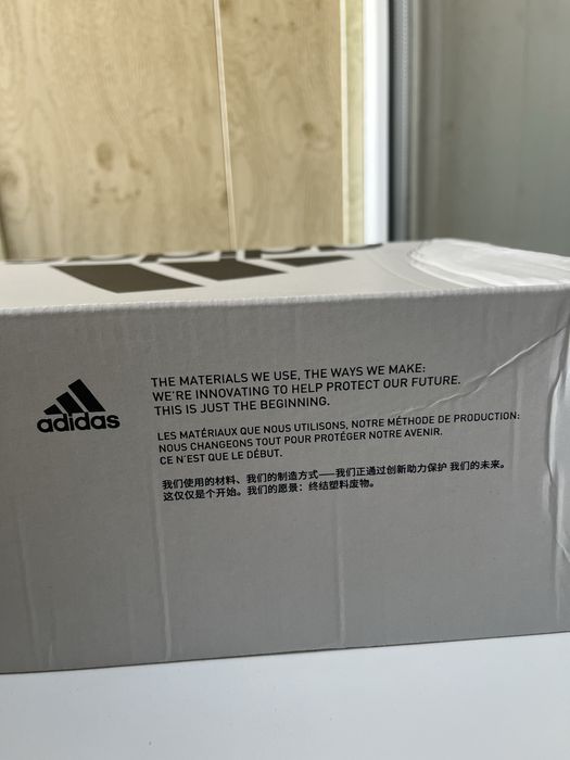 продам белые кроссовки Адидас,оригинальные