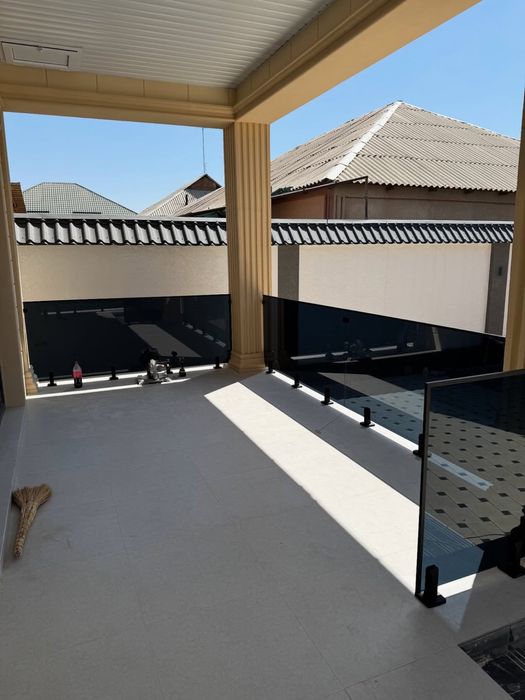 Стеклянная перила, перила, ограждения.