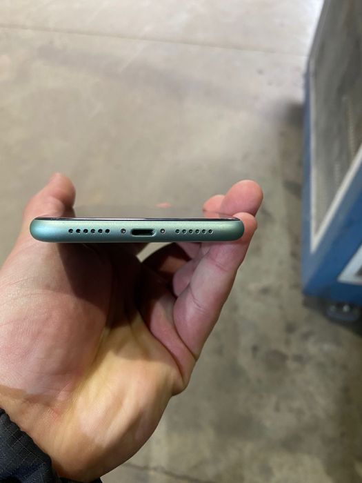 Iphone 11 память 64 акб 79% без ремонта
