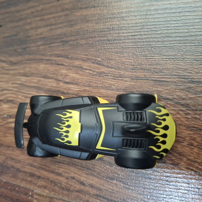 Машинка игрушка.