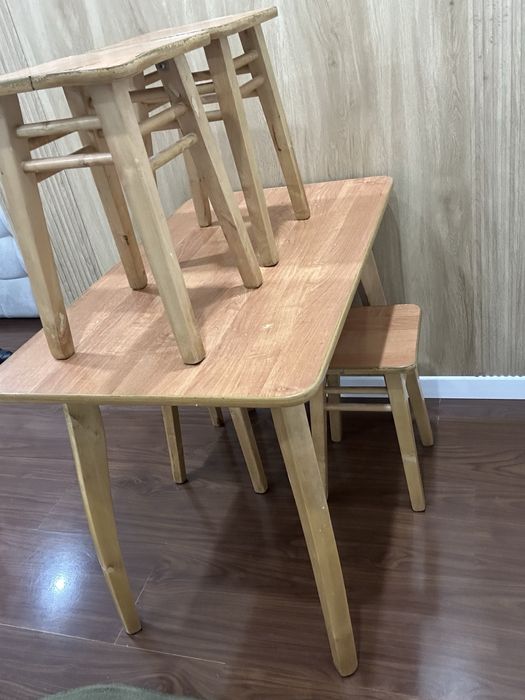Продам кухонный стол с табуретками