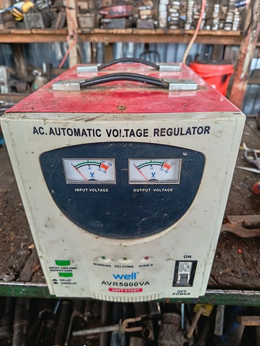Regulator de tensiune