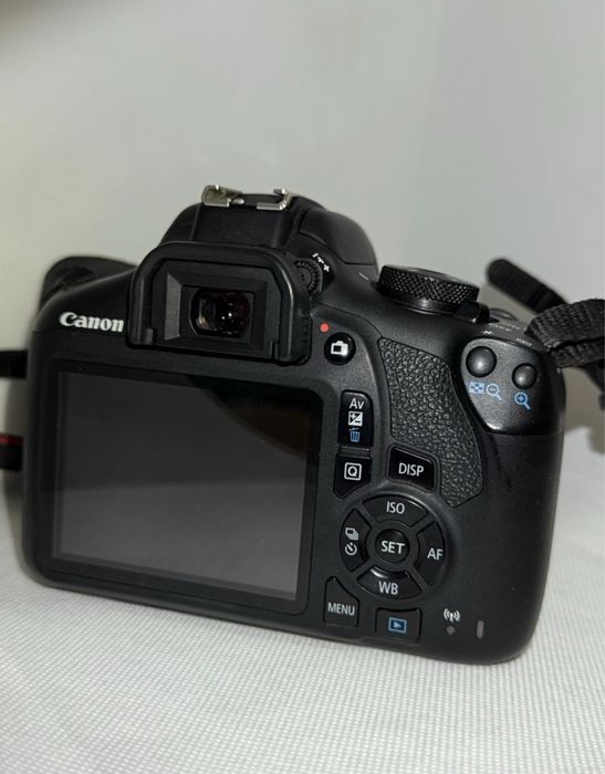 Canon eos 2000d