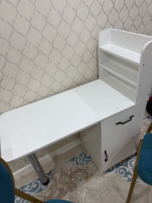 стол и стулья для маникюра