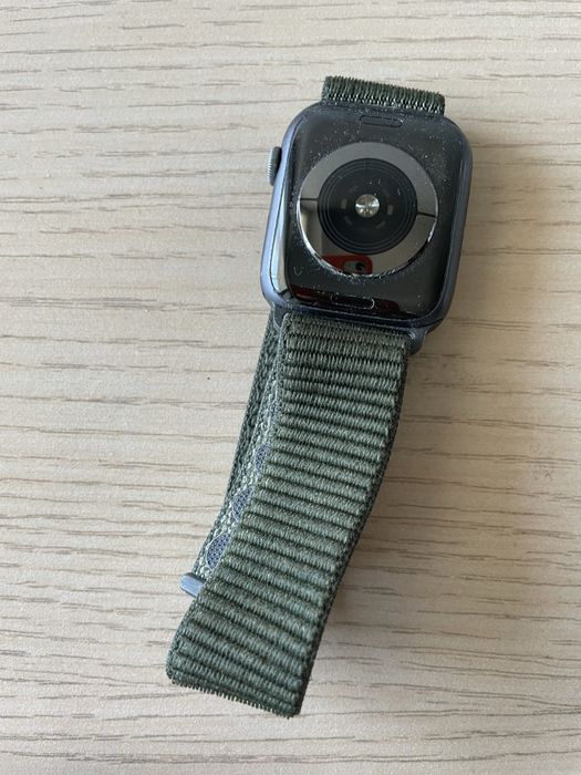 Продам  часы Apple Watch Series 4, 44 мм.