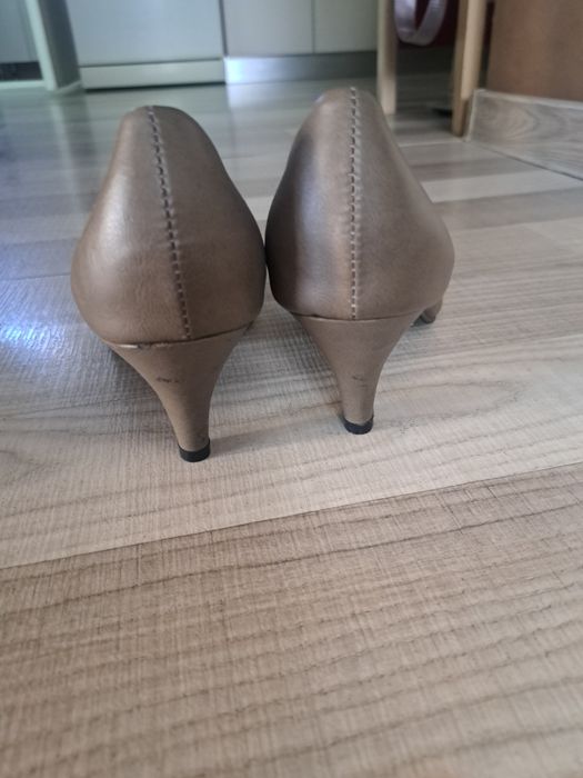 Pantofi cu toc eleganti