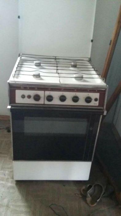 Продам газовую плиту