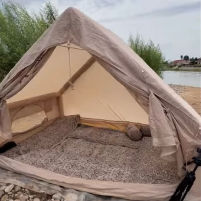 Chodir ( палатка ) dam olish uchun