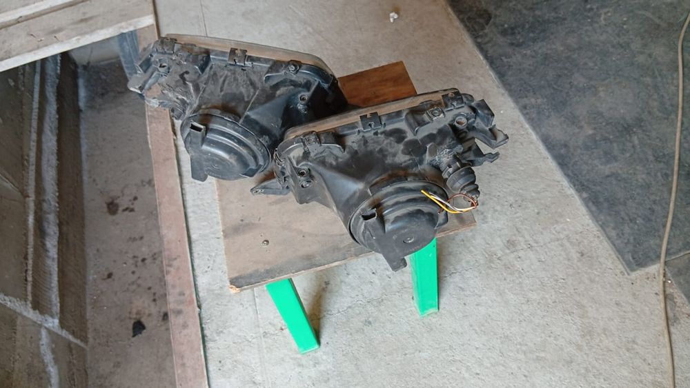 продам фары ауди в4