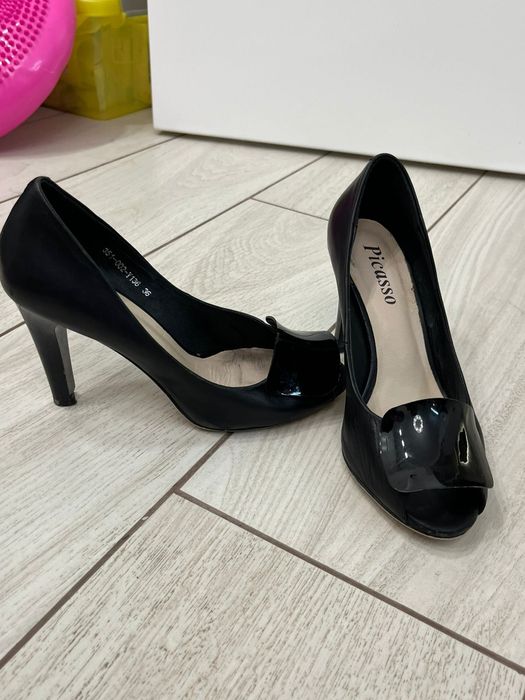 Продам женские туфли.