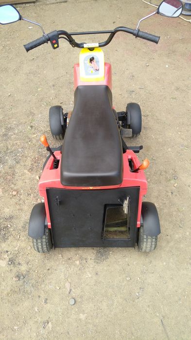 Mașină de tuns iarba