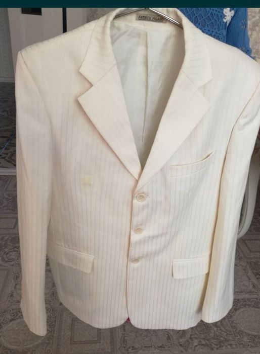 Мужской белый костюм двойка