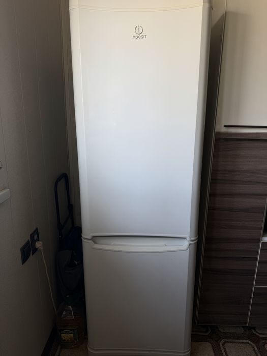 Холодильник Indesit