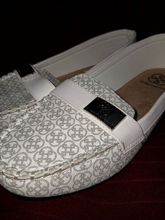 Из США ,красивые, современные белые лоферы от бренда Marc Daisy Fuente