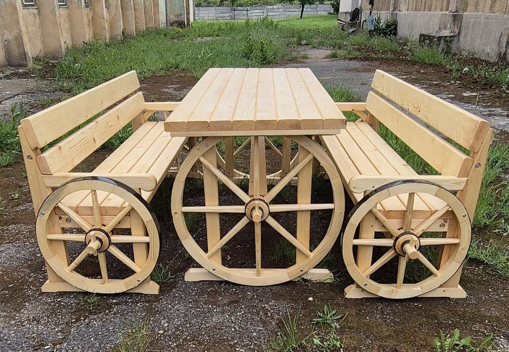 Masa cu bănci, confectionate manual din lemn