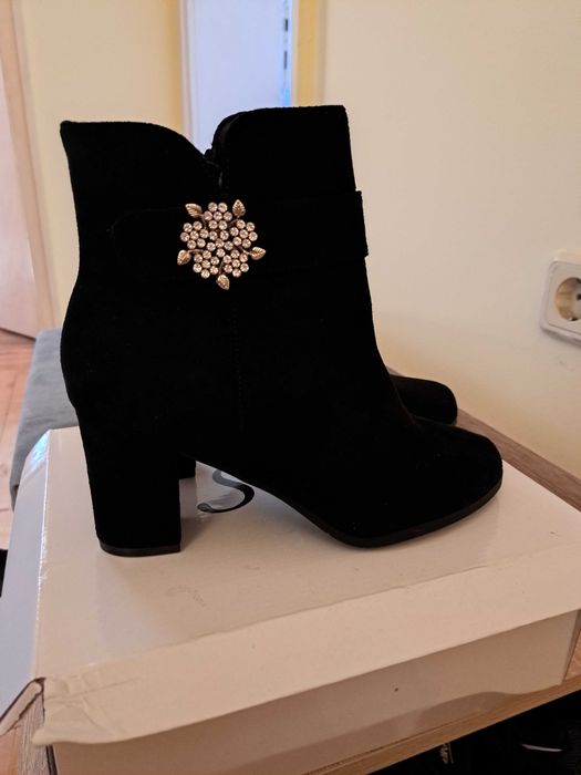 Елегантни боти 39 номер