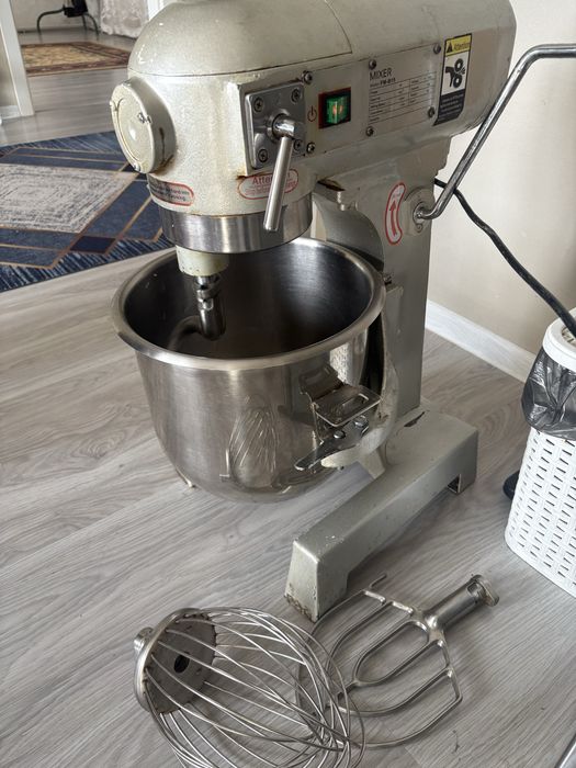 Тестомешалка в хорошем состоянии