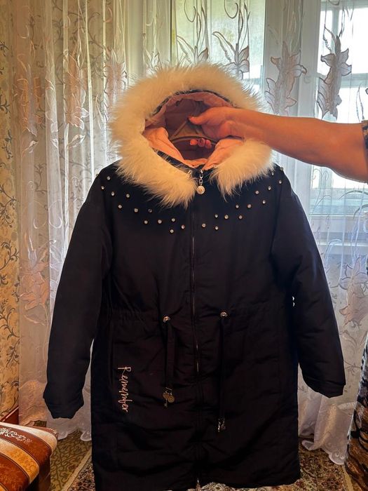Продам куртку зимнюю для девочки
