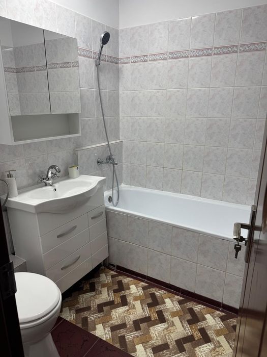 Se închiriază,ap 2 camere comandat!