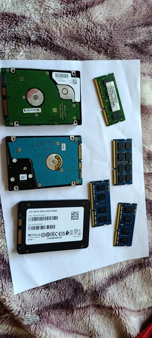 Vând Harduri și rami de laptop