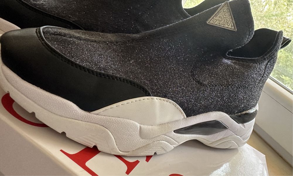 Обувки тип чорап GUESS