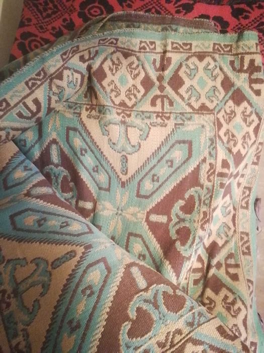 Килими и пътеки.