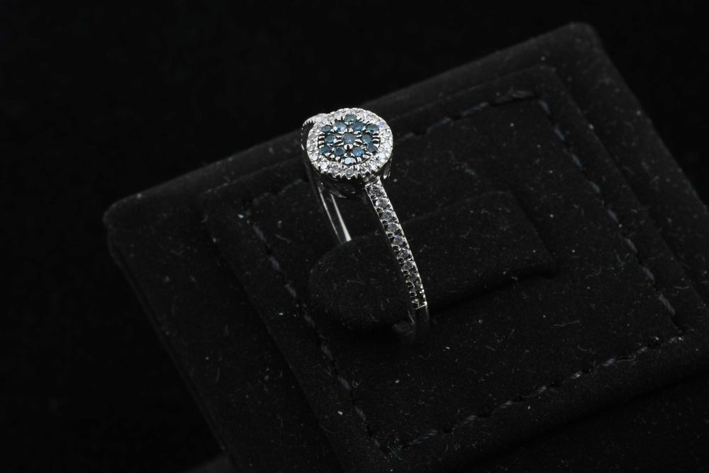 Златен Пръстен Бяло злато 10К с 13 сини и 39 бели диаманта Размер 54,5