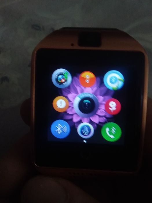 Smart Watch q18  sotiladi