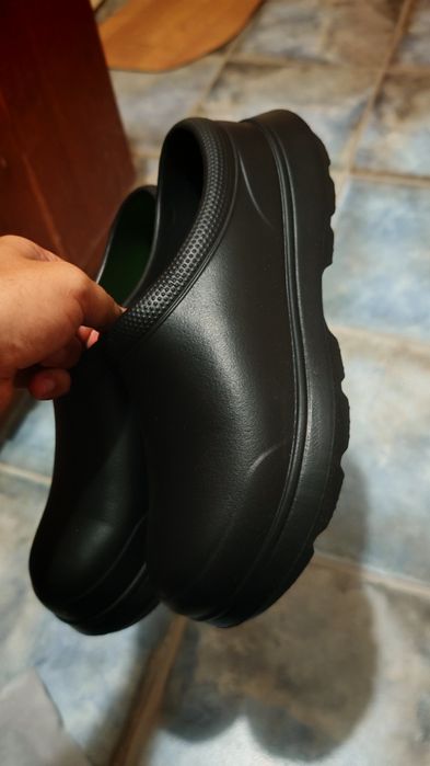 неплъзгащи се работни обувки