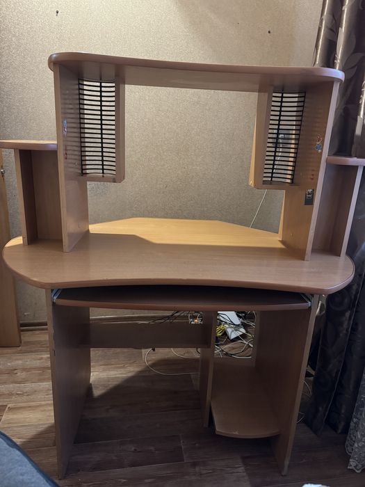 Стол компьютерный