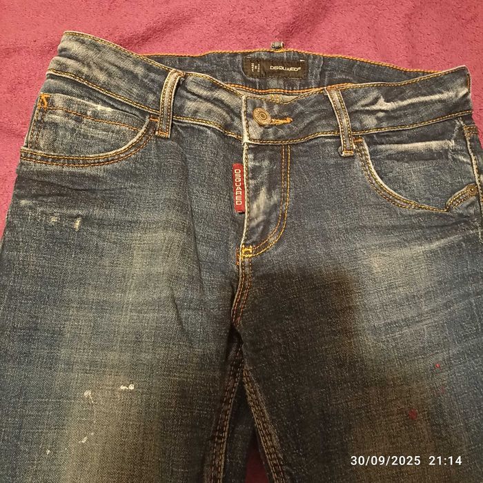 Продавам дамски дънки Disquared