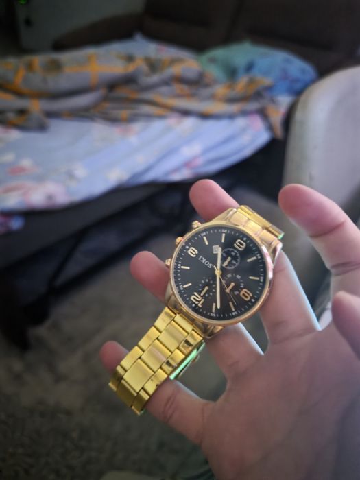 Часы "Soki" золотого цвета