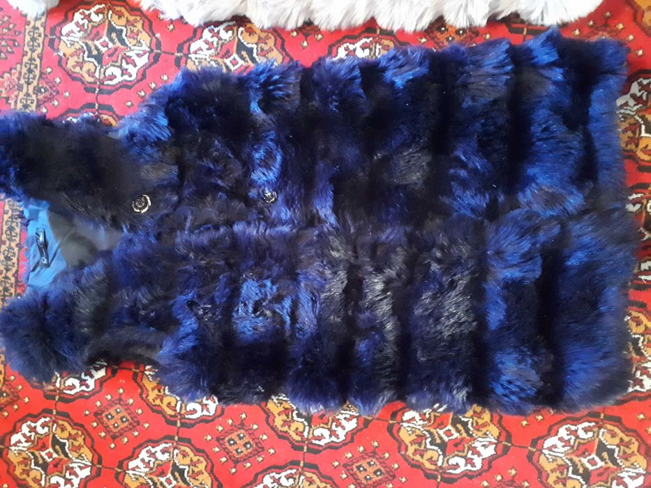 Kurtka bez rukafka sotiladi