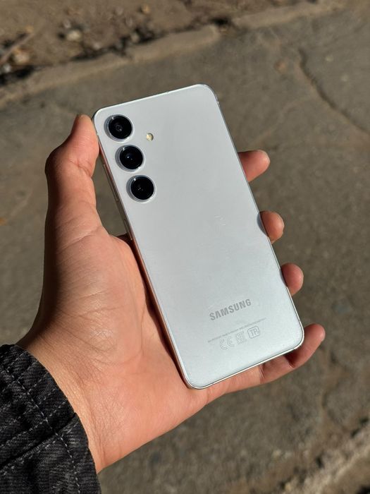 Samsung S24 White