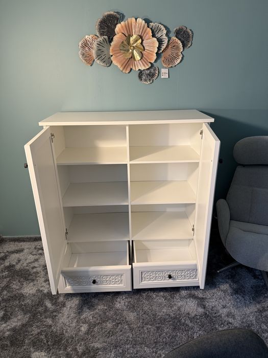 Comoda inalta cu fronturi din MDF 117/50/130