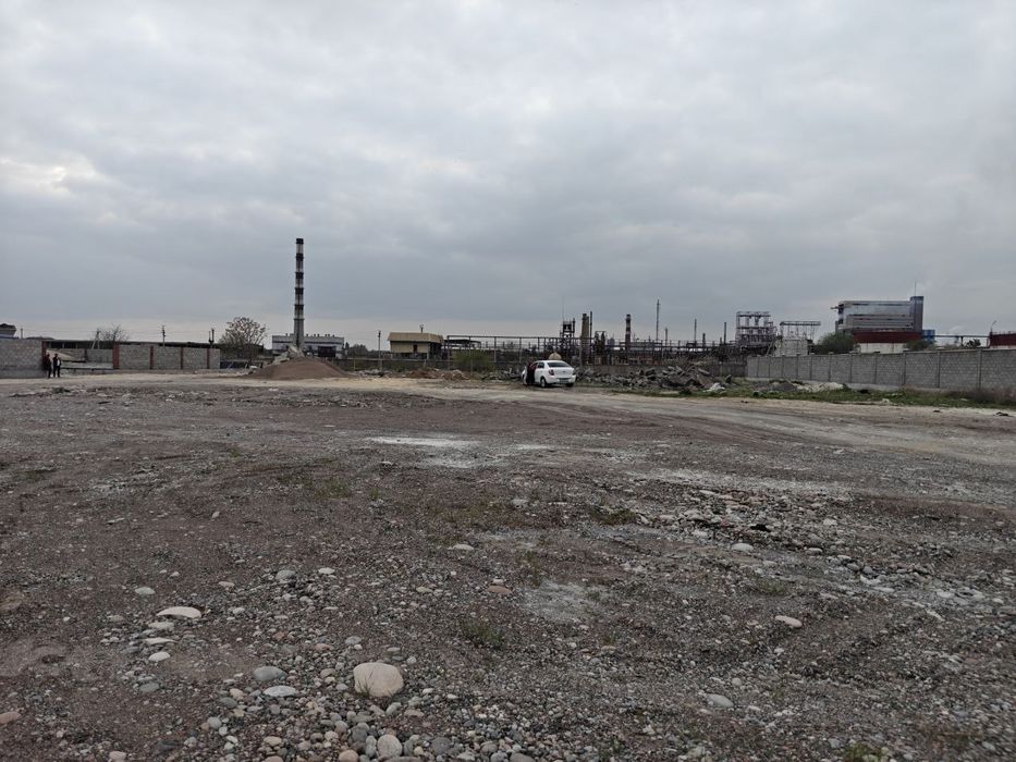 Чирчик промзонада 1-гектар ер сотилади