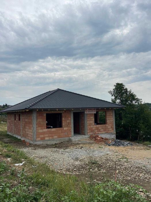 Casa de vânzare la roșu