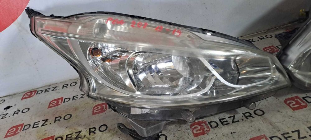 Faruri / Far stanga , far dreapta Peugeot 208 generatia 2012 - 2016 , pretul afisat este per bucata