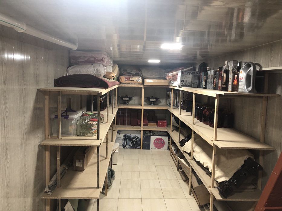 Уй сотилади , 1 этаж 3 хонани 4 хона килинган 77 КВ, +подвал+ навес