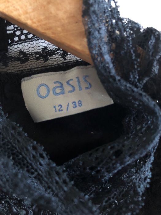 Bluza neagra cu broderii si dantela Oasis 38