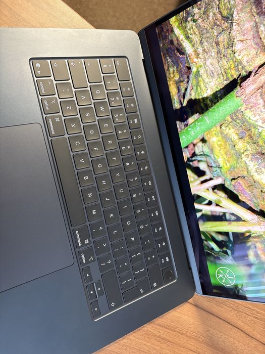 MacBook Air 15.3-inch/ Apple M4 / 16 GB RAM/ 256 GB / Ca nou