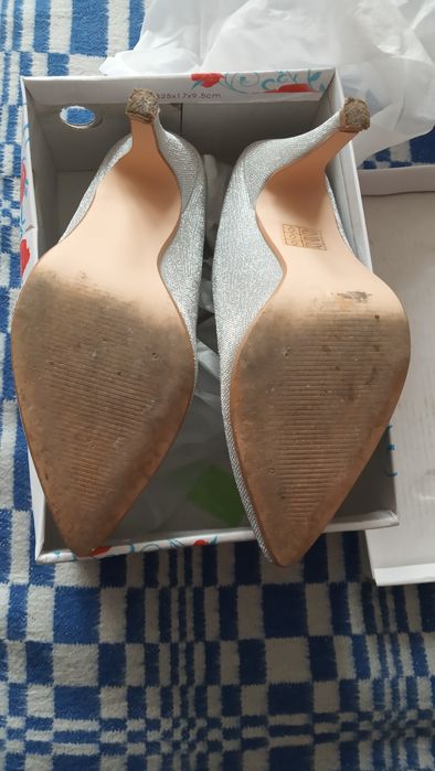 Продавам обувки и чанта