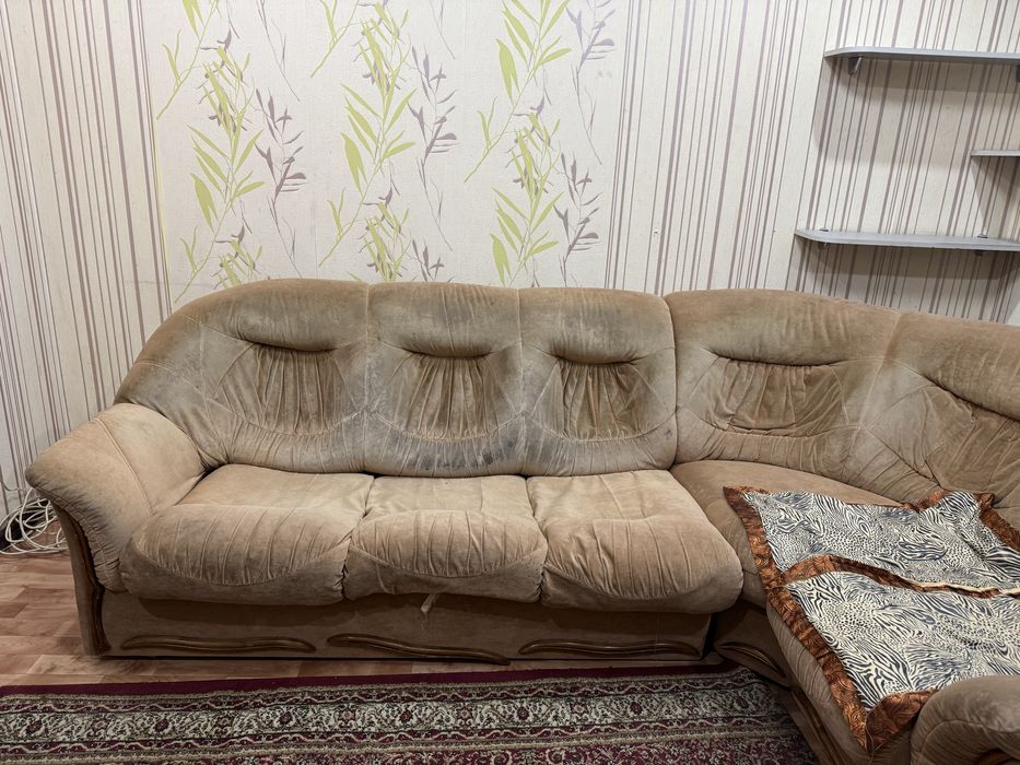 Продам диван-угловой с креслом