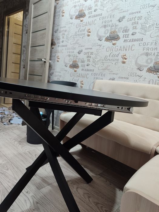 Продам обеденный стол