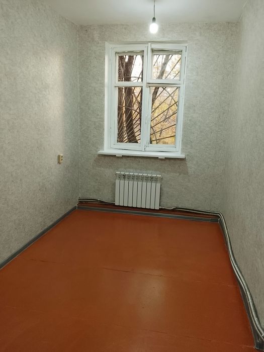 Продам половину здания