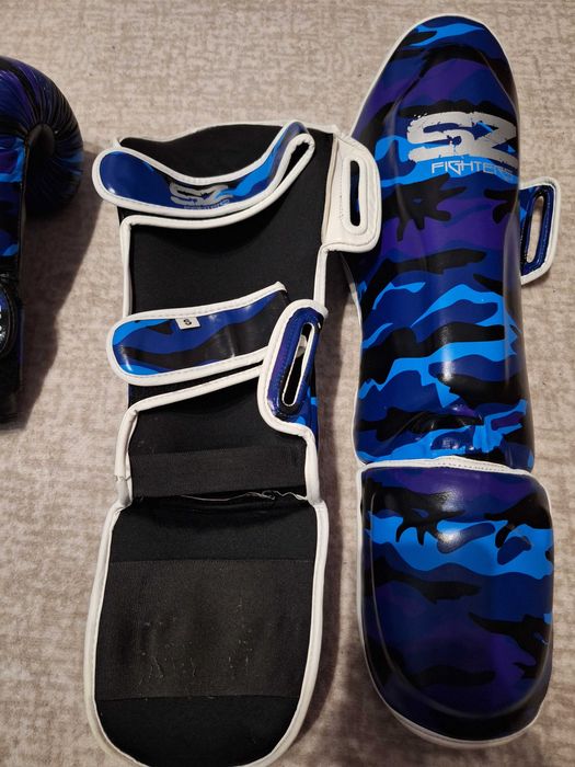 Ръкавици и наколенки за кикбобс