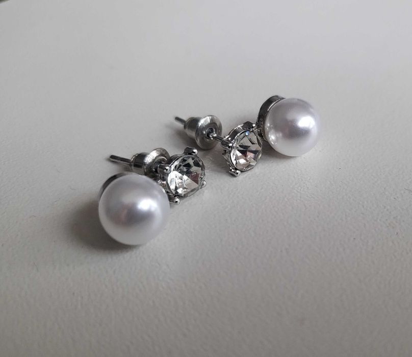 Продавам нови обеци и шноли