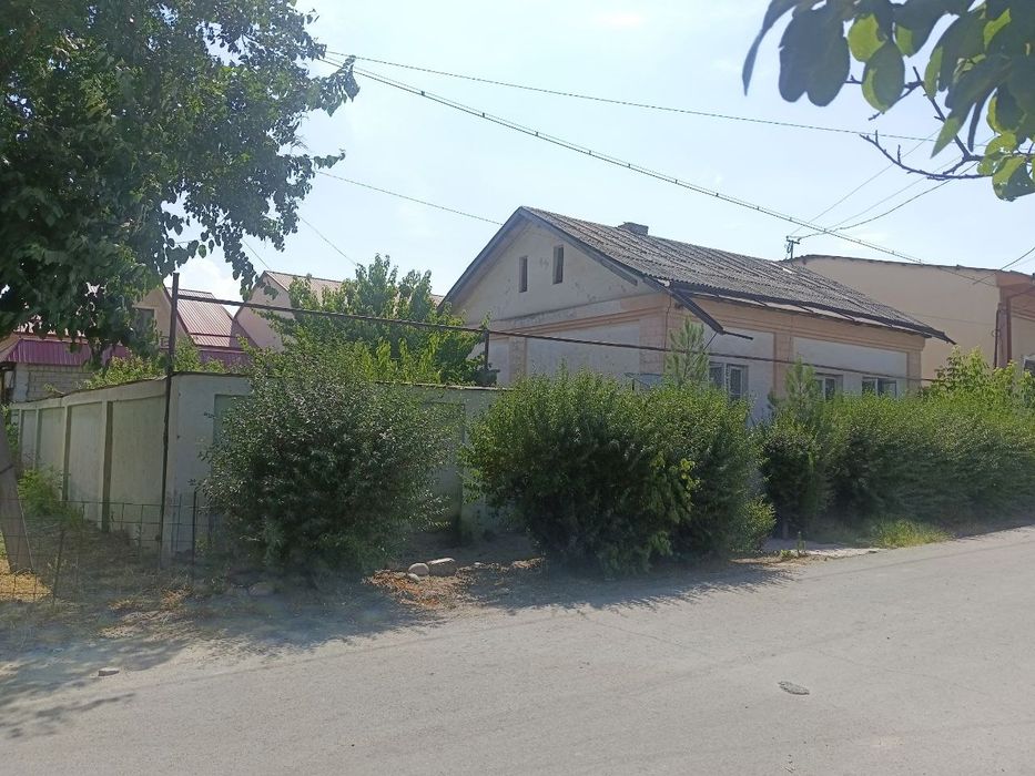 Земельный участок с домом под строительство