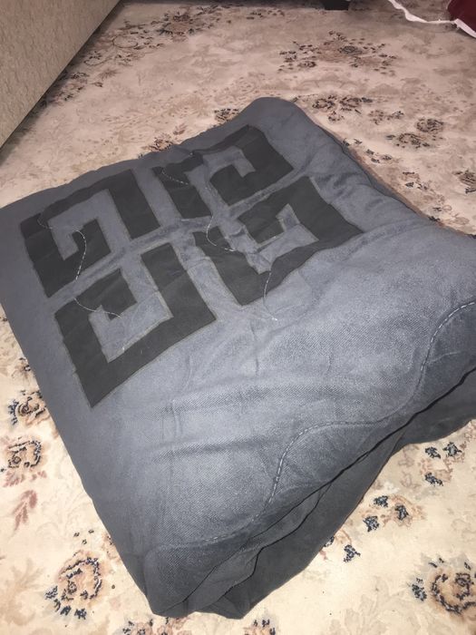 Корпа 2/2.20 размер б/у “Gucci” вилюр холати 1-2 та дойида ипи кетган