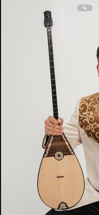 Домбыра (қызыл ағаштан)